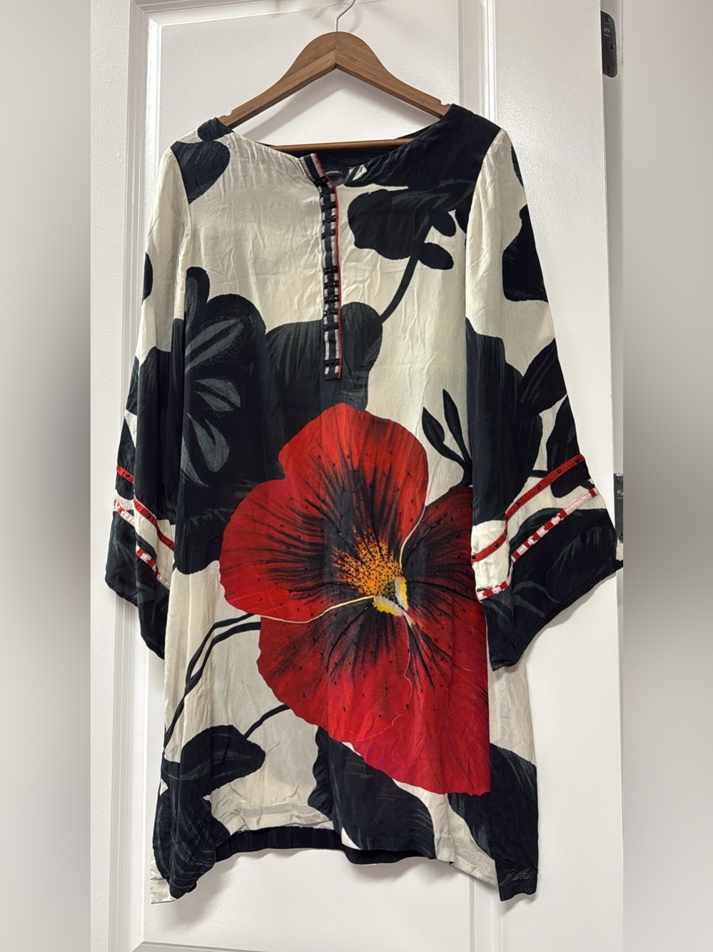 Sapphire Flowing Floral Tunic Top in Red & Black